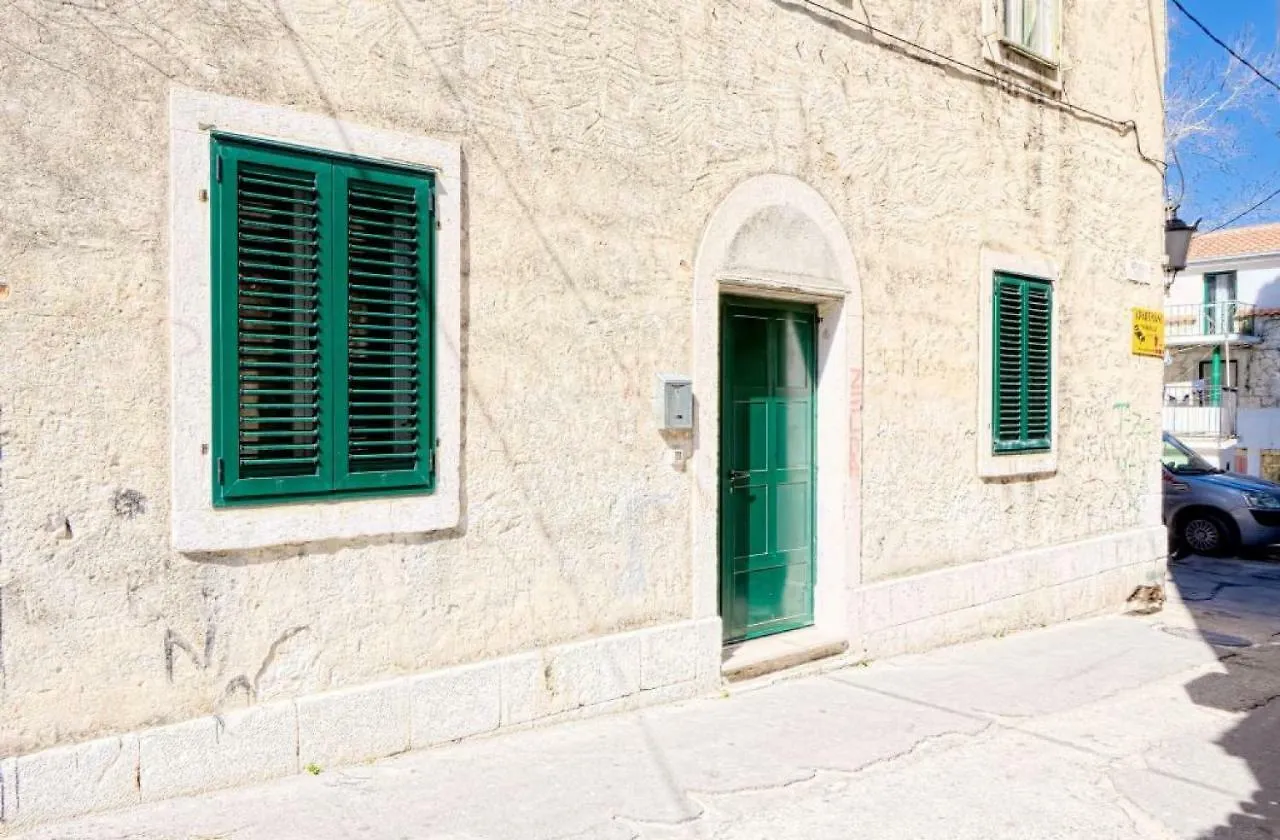 Old Town Twins Apartments contacts