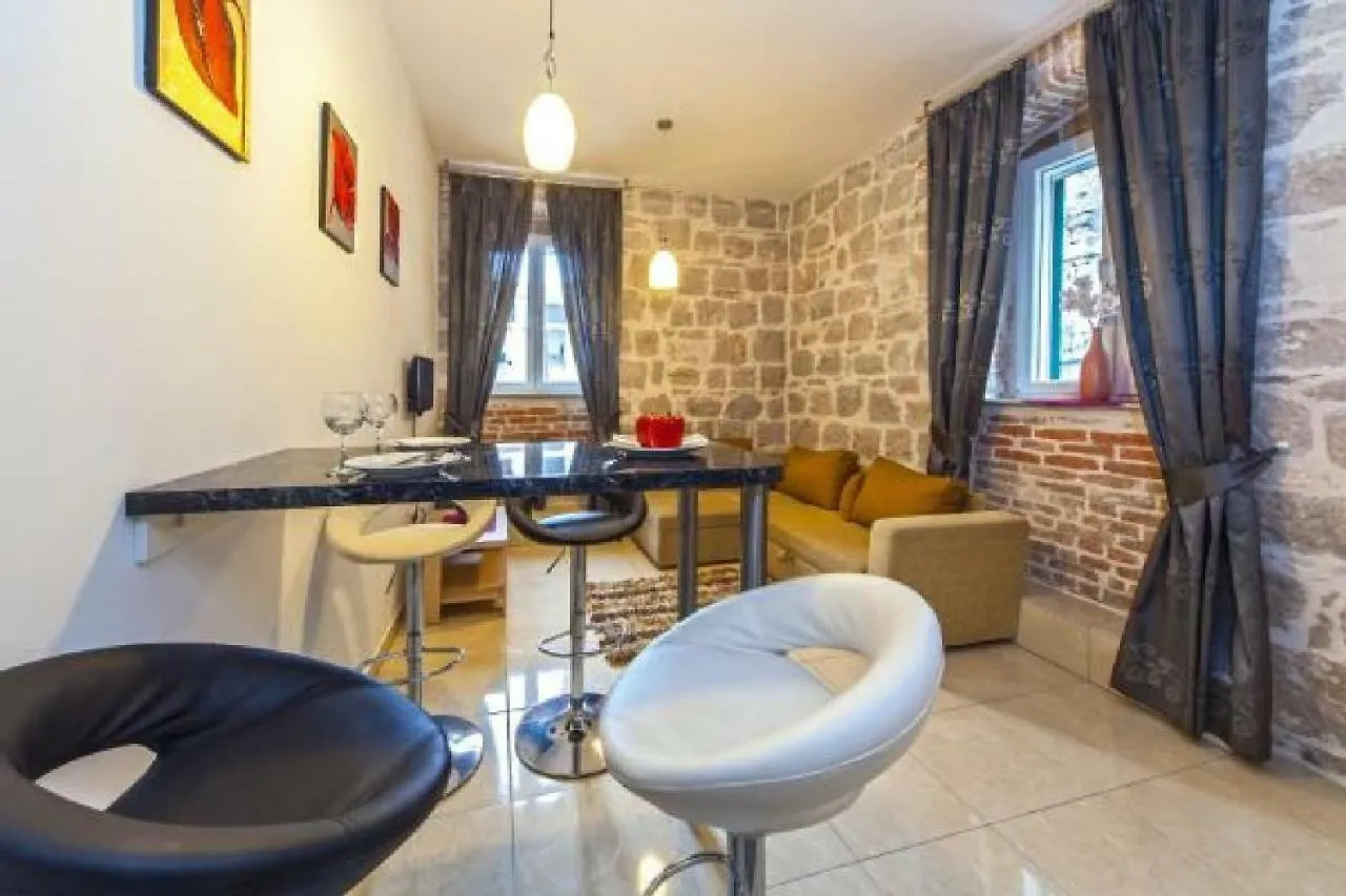 Old Town Twins Apartments Split