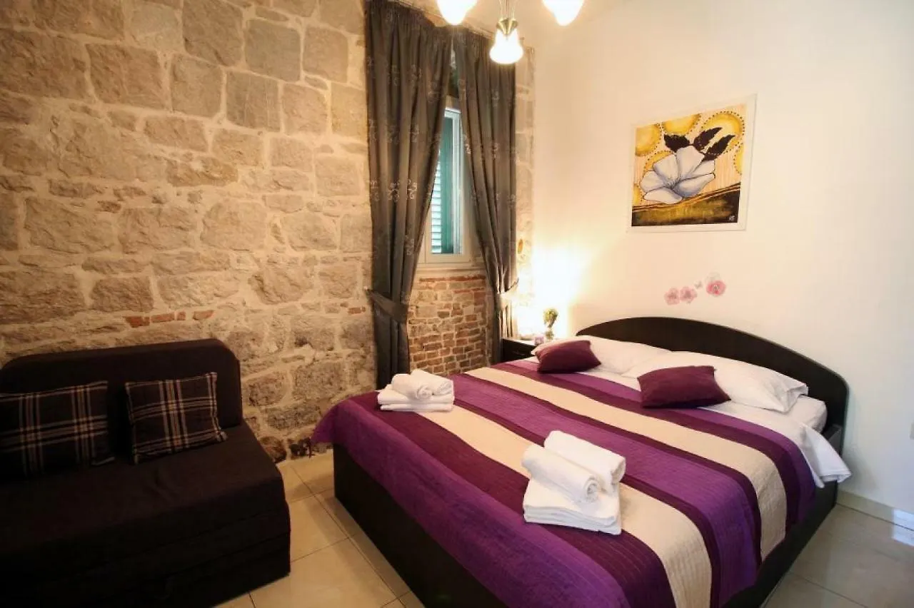 Old Town Twins Apartments Split