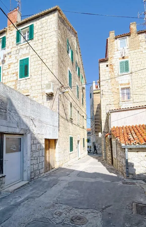 Old Town Twins Apartments Split