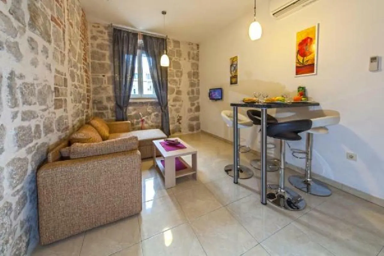 Old Town Twins Apartments Split